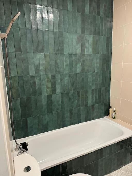 Appartement Luxe Chic Aux Buttes-aux-cailles A 5min Du Metro, Parking Prive Disponible Parijs